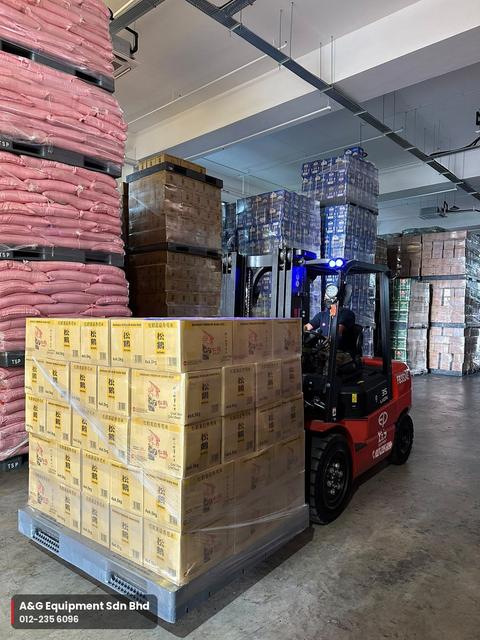 EP lithium-ion battery forklift moving pallets between racking inside a warehouse in Johor